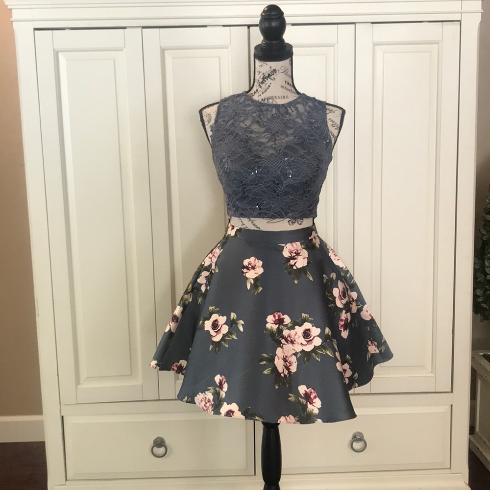 WINSOR  Lace Top & Satin Floral A- Line skirt 1/2